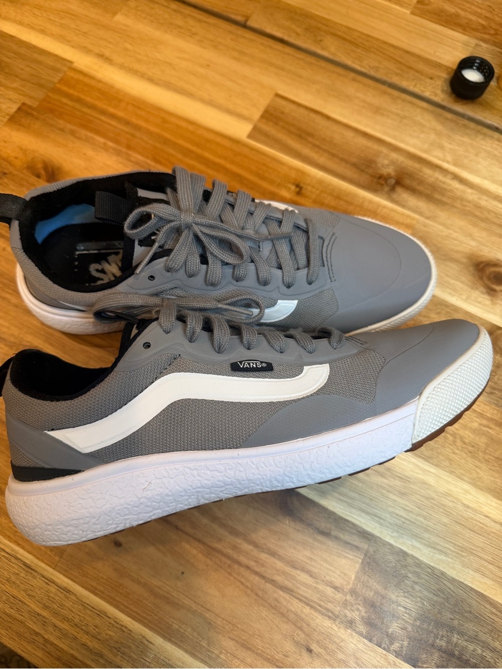 Vans Men's UltraRange Gray and White Low-Top Sneakers